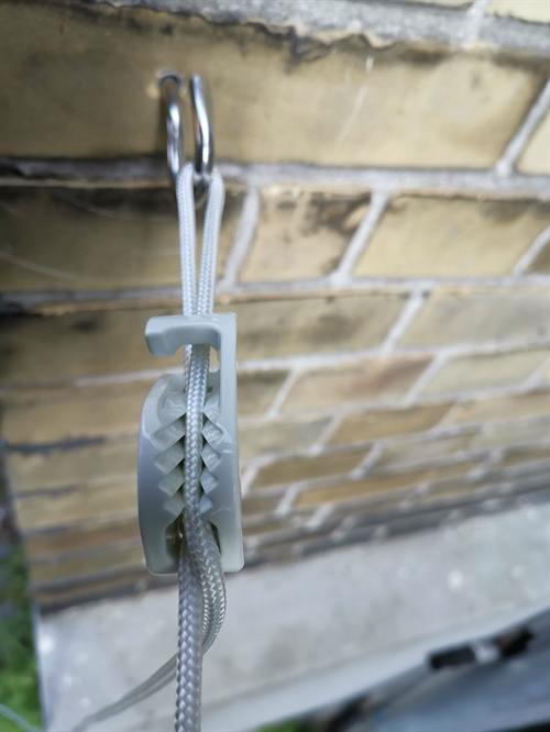 Clothesline tightener, Clamcleat CL223